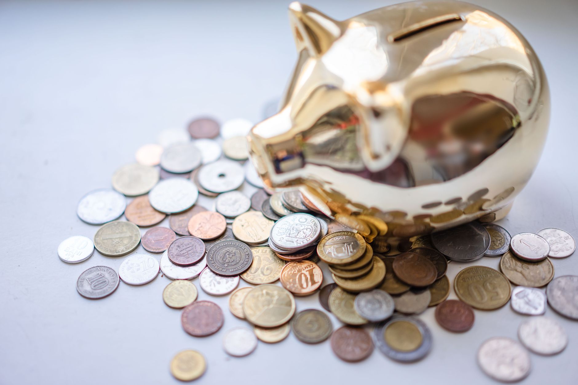 Entenda o planejamento real para tirar seu espetáculo do papel, estruturar a equipe mínima e mitigar custos invisíveis n